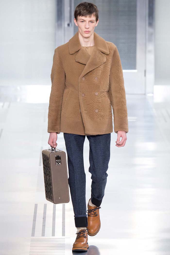 Модель 15 из мужской коллекции Louis Vuitton осень-зима 2015-2016